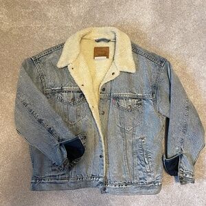 LEVIS SHERPA JEAN JACKET SIZE SMALL